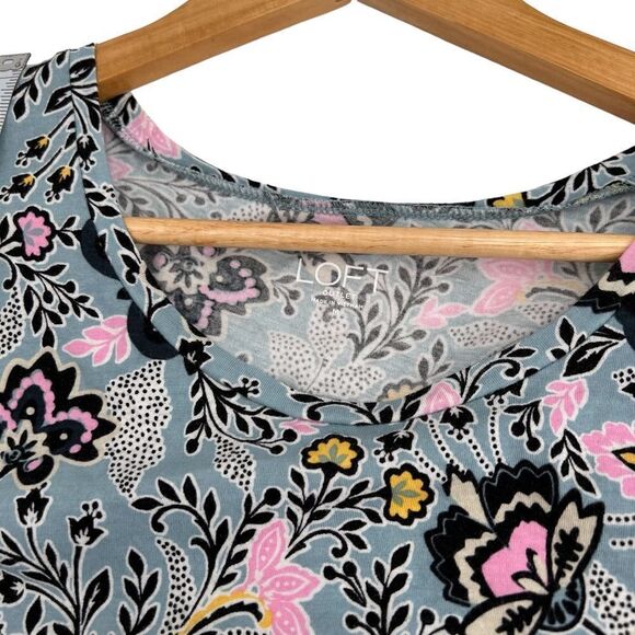 LOFT blue and pink paisley top with peplum back detail size medium - Picture 5 of 7